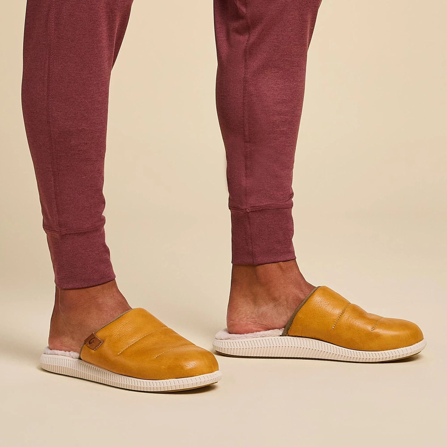 OluKai Mua 'Ili - Golden Sand / Bone 4 OluKai Mua 'Ili - Golden Sand / Bone - Image 2