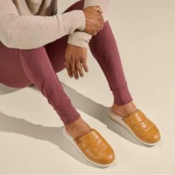 OluKai Mua 'Ili - Golden Sand / Bone 12 OluKai Mua 'Ili - Golden Sand / Bone -Olukai 10502 GS19 102 M MUA ILI GoldenSandBone