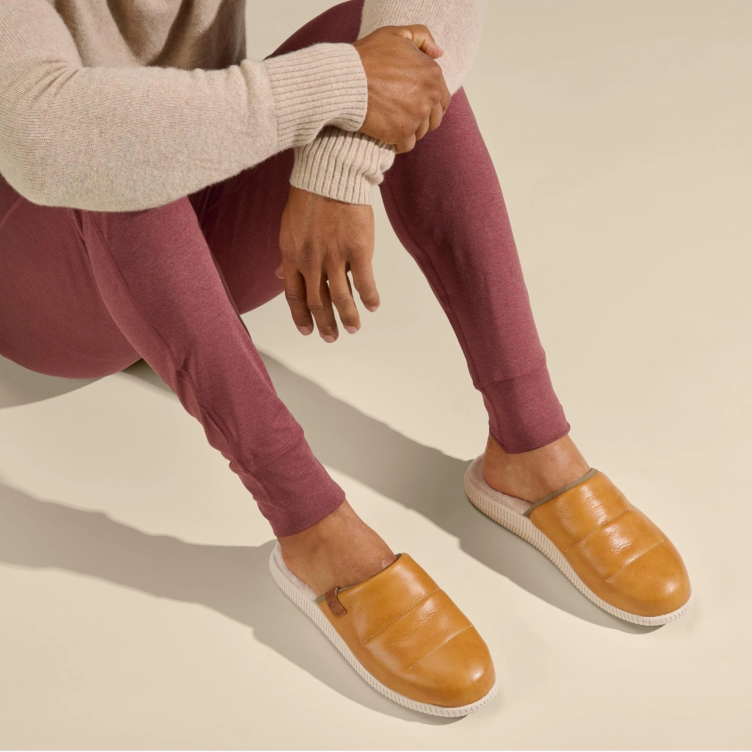 OluKai Mua 'Ili - Golden Sand / Bone 6 OluKai Mua 'Ili - Golden Sand / Bone - Image 4