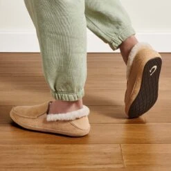 OluKai Ku‘una - Golden Sand 11 OluKai Ku‘una - Golden Sand -Olukai 20428 GSGS 102 W Ku una GldsGlds Web Opt