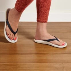 OluKai Pī‘oe - Trench Blue / Mist Grey 11 OluKai Pī‘oe - Trench Blue / Mist Grey -Olukai 20443 DEDW 102 W Pi oe TrbMgr Web Opt