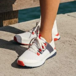 OluKai Wailuku - White / Navy -Olukai 20478 4R54 101 Wailuku