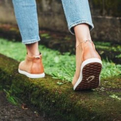 OluKai Hawai‘iloa Manu Hope - Fox / Off White 14 OluKai Hawai‘iloa Manu Hope - Fox / Off White -Olukai Hawai iloaManuHope Fox galleryimage 06