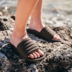 OluKai Maha 'Olu - Dark Wood 13 OluKai Maha 'Olu - Dark Wood -Olukai MahaOlu 1