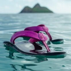 OluKai ‘Ohana - Orchid Flower / Black -Olukai Ohana OrchidFlower galleryimage 04